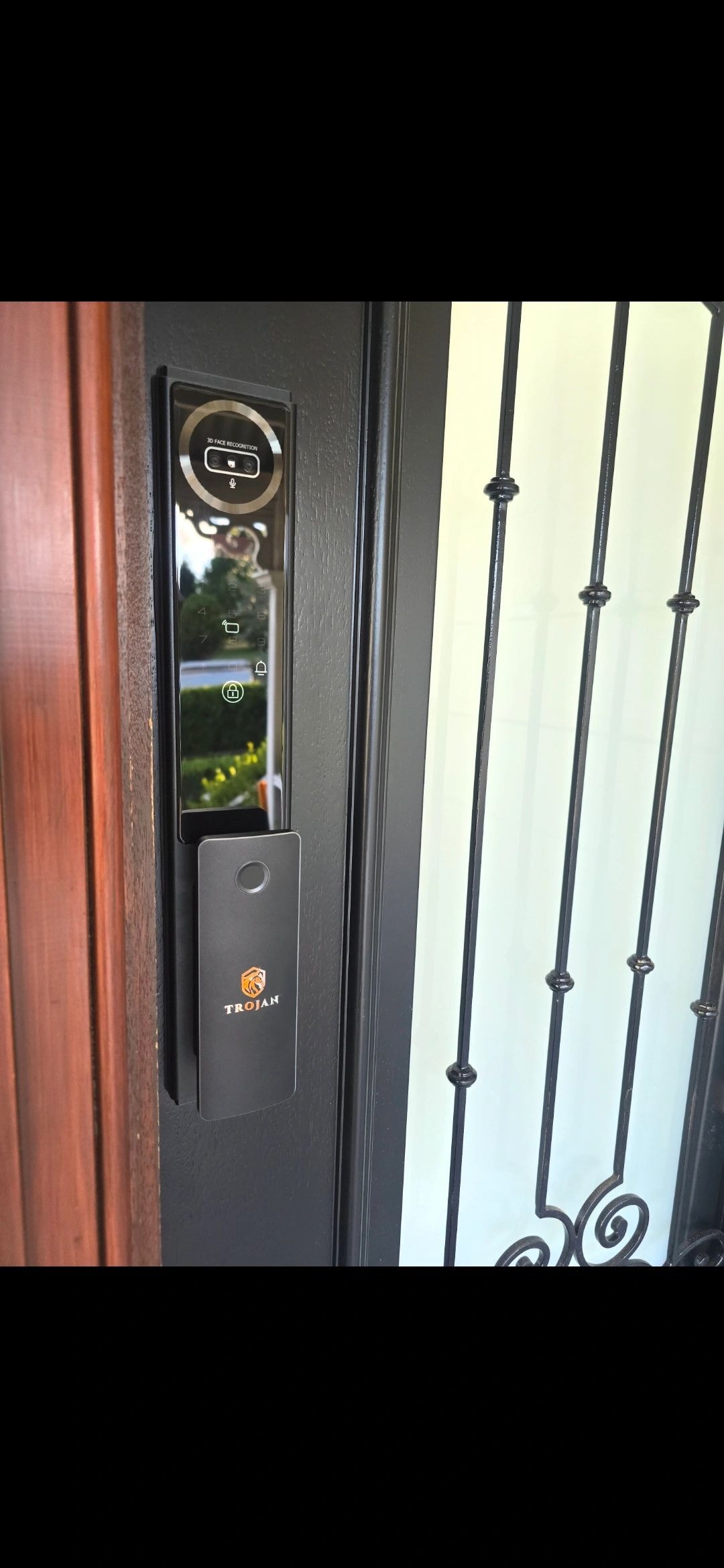 Smart lock camera display screen installed on door — Rhodes Locksmiths